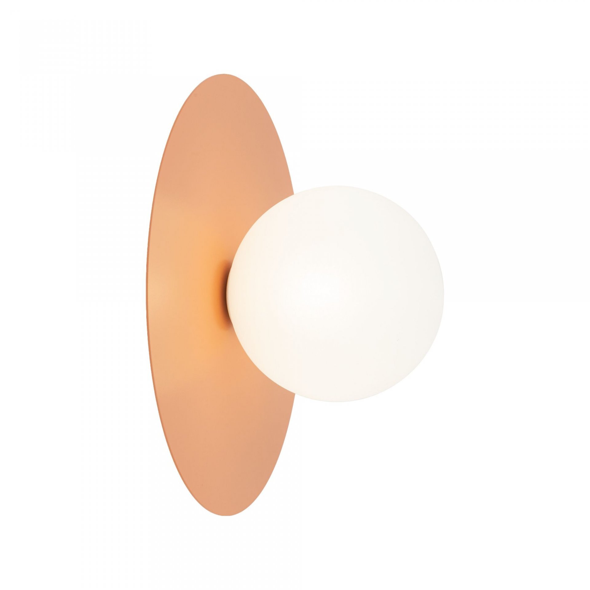 Na obrazie widoczna jest lampa ścienno-sufitowa z okrągłym, białym kloszem zamocowanym na owalnej, pomarańczowej podstawie. Lampa ma nowoczesny, minimalistyczny design.