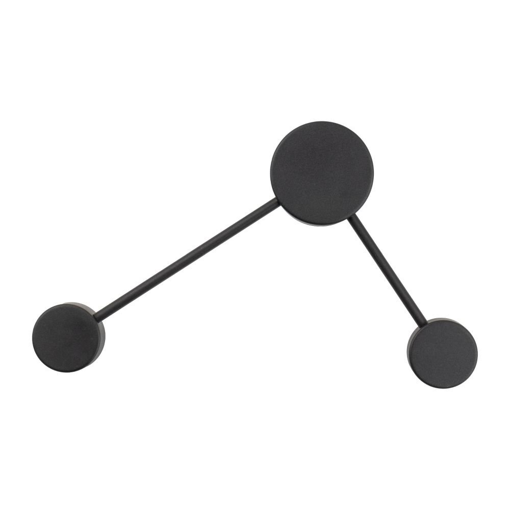 Czarny kinkiet ścienny z trzema okrągłymi elementami połączonymi metalowymi prętami. Konstrukcja ma nowoczesny, minimalistyczny design.