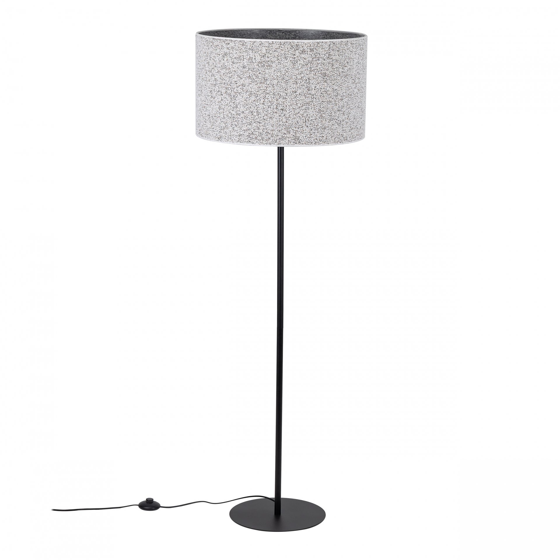 Lampa podłogowa z czarną podstawą i cylindrycznym kloszem w jasnym kolorze. Posiada włącznik nożny na czarnym przewodzie.