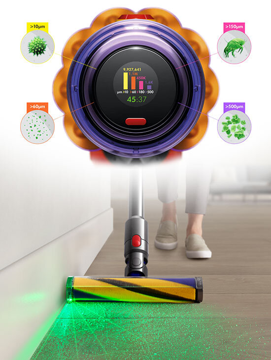Odkurzacz z wyświetlaczem pokazującym liczby i wykresy, z przodu widoczna szczotka z zielonym światłem. Wokół wyświetlacza znajdują się grafiki przedstawiające różne rodzaje zanieczyszczeń z oznaczeniami >10µm, >60µm, >150µm, >500µm.