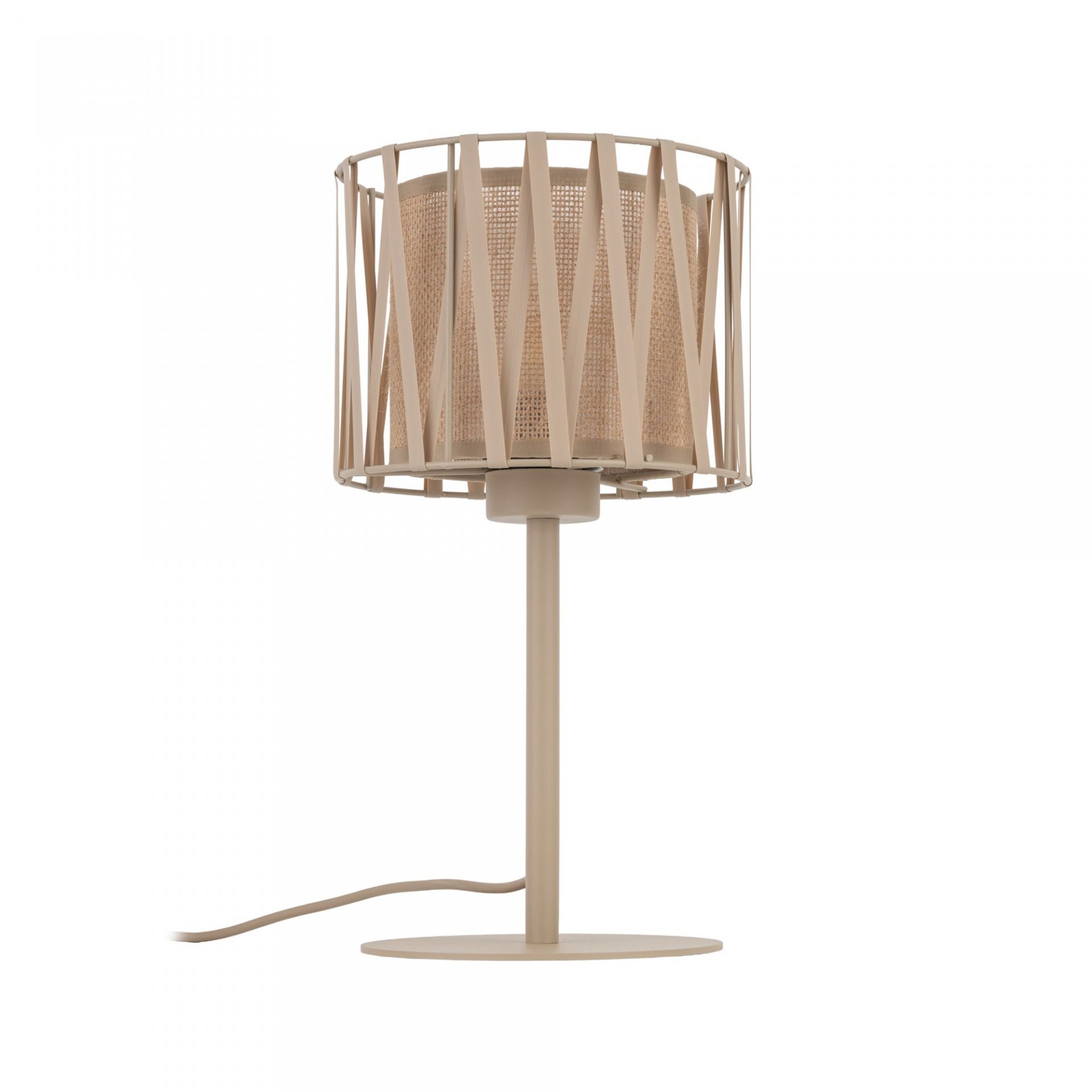 Beżowa lampa stołowa z cylindrycznym abażurem o ażurowej konstrukcji i prostą podstawą. Lampa posiada przewód zasilający.