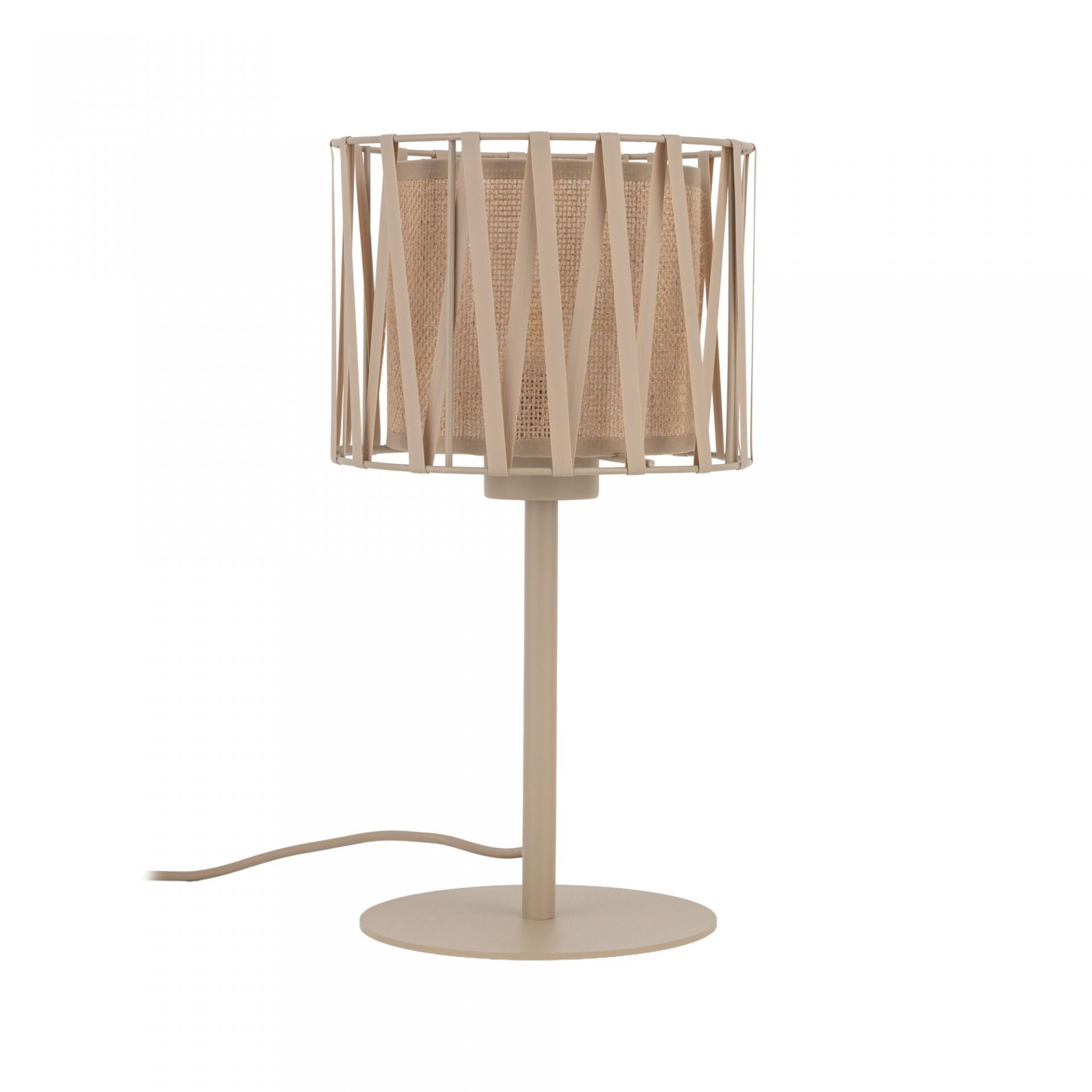 Beżowa lampa stołowa z cylindrycznym abażurem, ozdobiona zewnętrzną strukturą z pionowych pasków. Podstawa lampy jest okrągła, a kabel zasilający widoczny jest z boku.