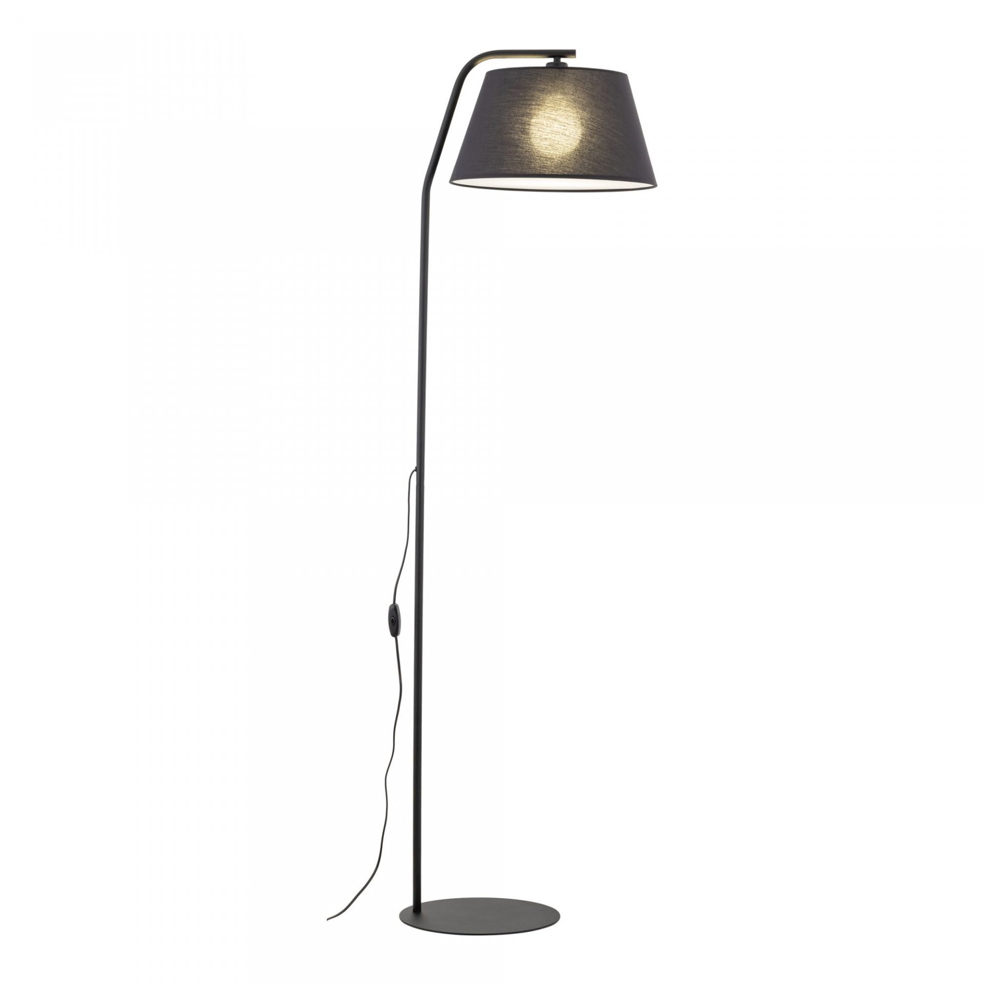Czarna lampa podłogowa z prostym, metalowym stelażem i okrągłym kloszem. Lampa posiada przewód z włącznikiem.