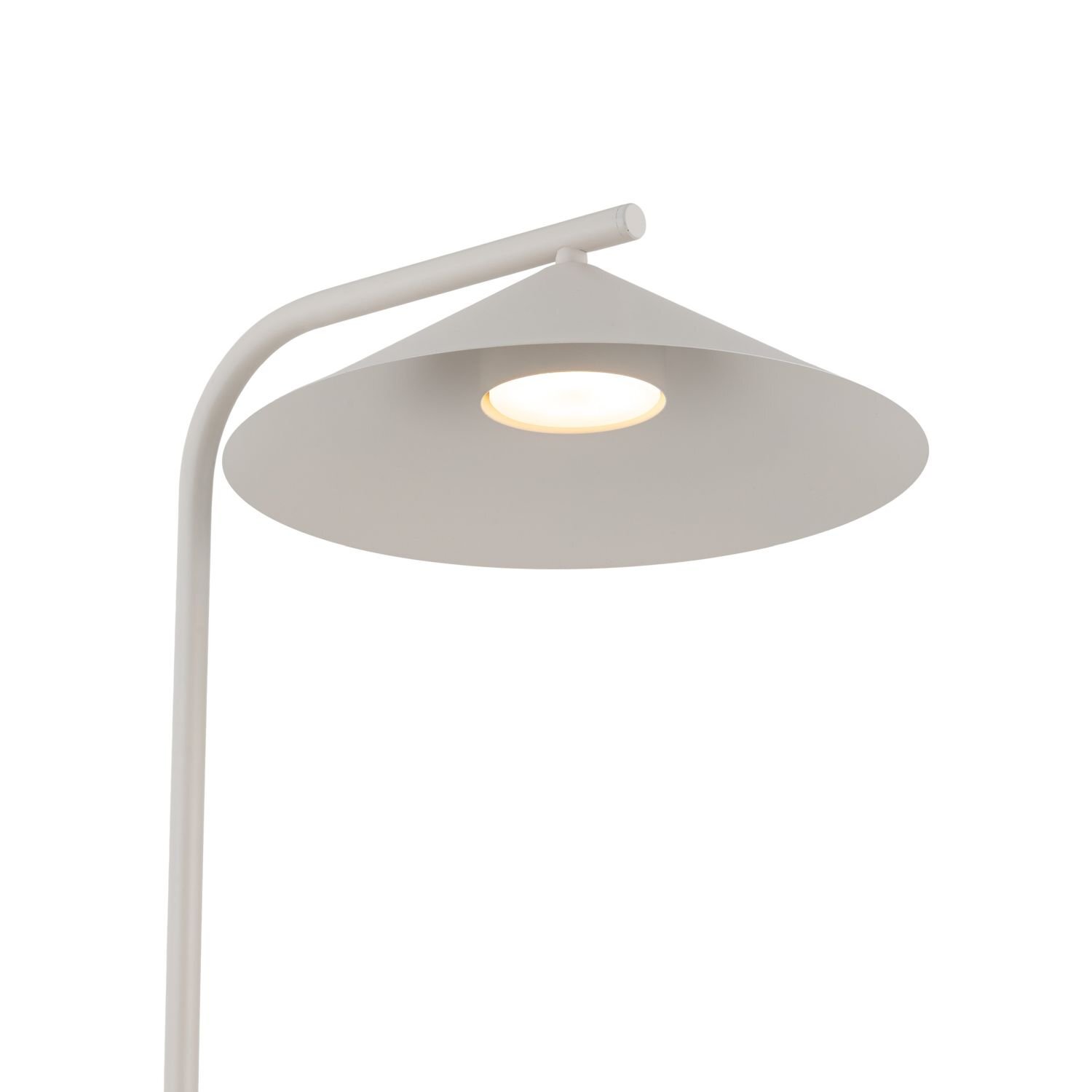 Lampa podłogowa z beżowym kloszem w kształcie stożka, z centralnie umieszczonym źródłem światła. Konstrukcja lampy jest prosta i nowoczesna.