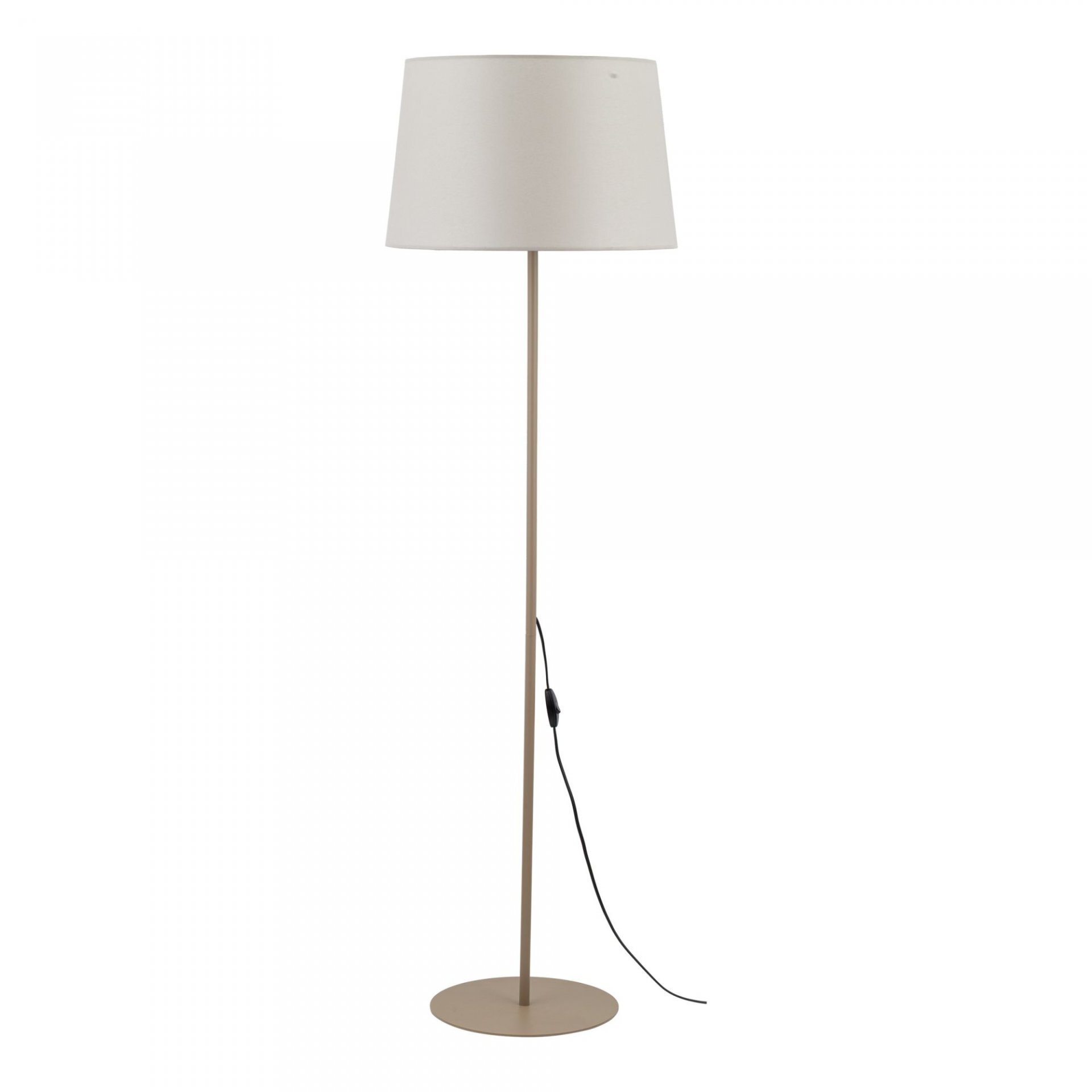 Lampa podłogowa z tkaninowym kloszem w kolorze ecru, osadzona na prostym, metalowym stelażu z okrągłą podstawą. Kabel z włącznikiem biegnie wzdłuż stelaża.