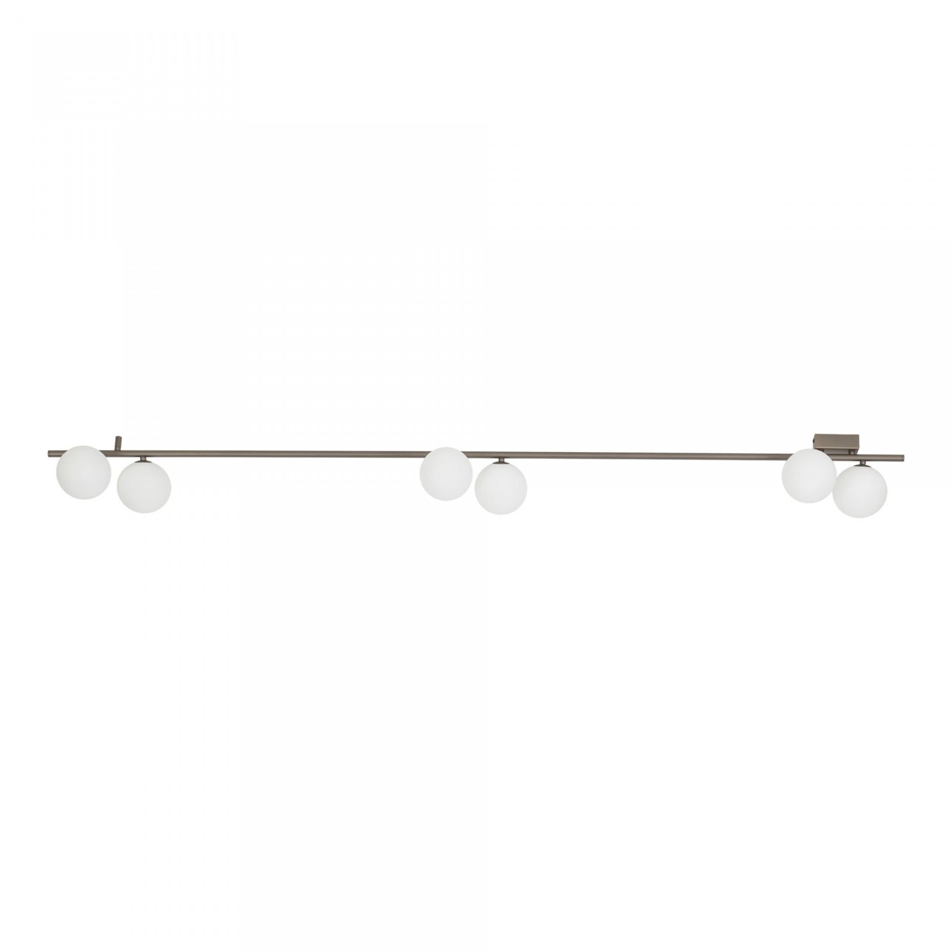 Lampa sufitowa z sześcioma białymi kulistymi kloszami umieszczonymi na długiej, brązowej listwie. Styl nowoczesny, odpowiednia do wnętrz loftowych.