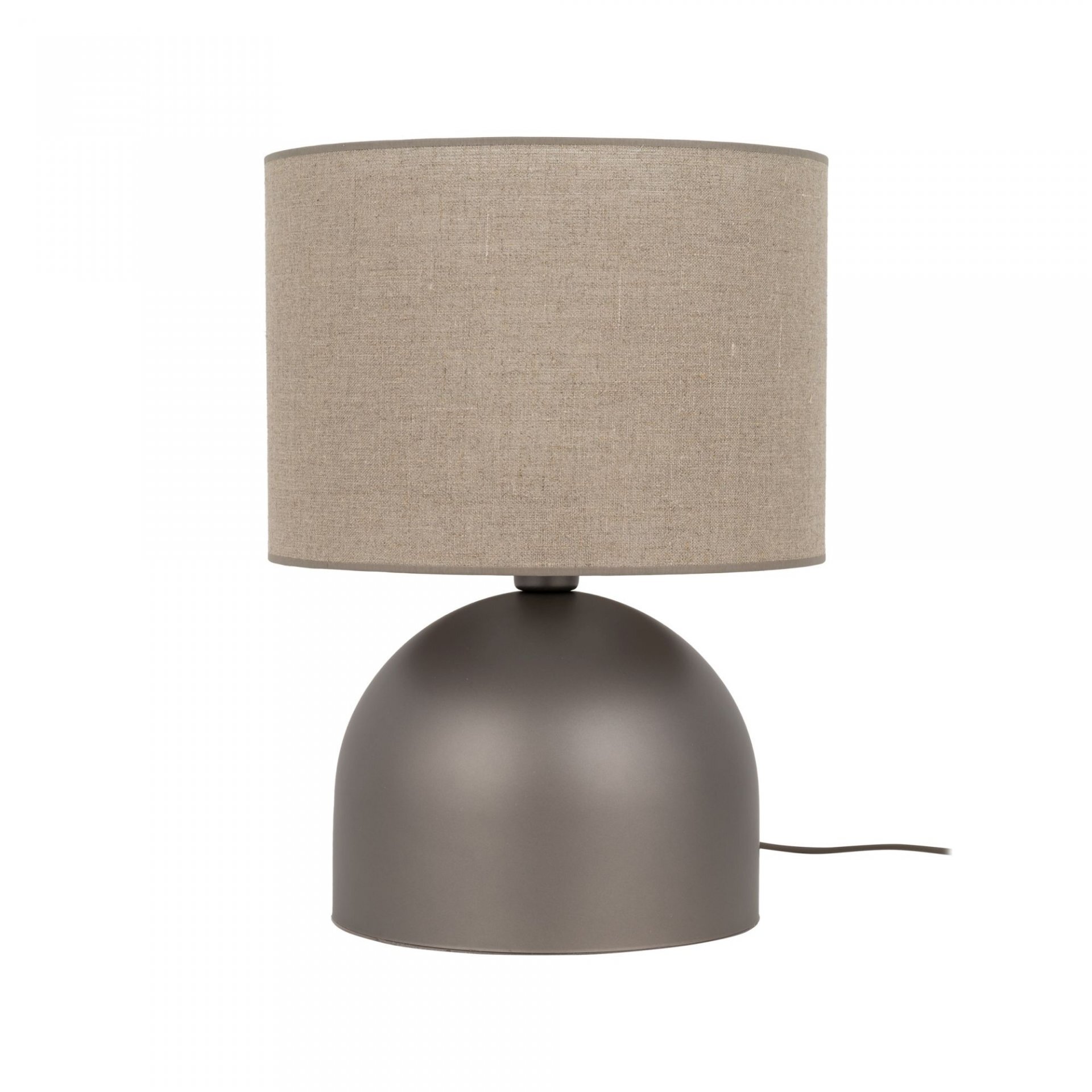 Lampa stołowa z okrągłym, lnianym kloszem w kolorze brązowym i półkulistą podstawą. Kabel zasilający wychodzi z tyłu podstawy.