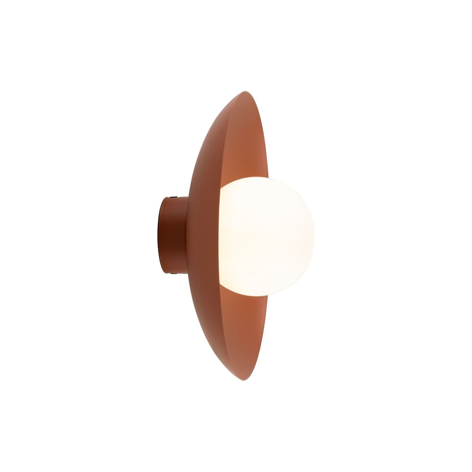 Lampa sufitowo-ścienna z białą kulistą żarówką otoczoną ceglastym kloszem w kształcie dysku. Produkt ma nowoczesny design i jest przeznaczony do montażu na suficie lub ścianie.