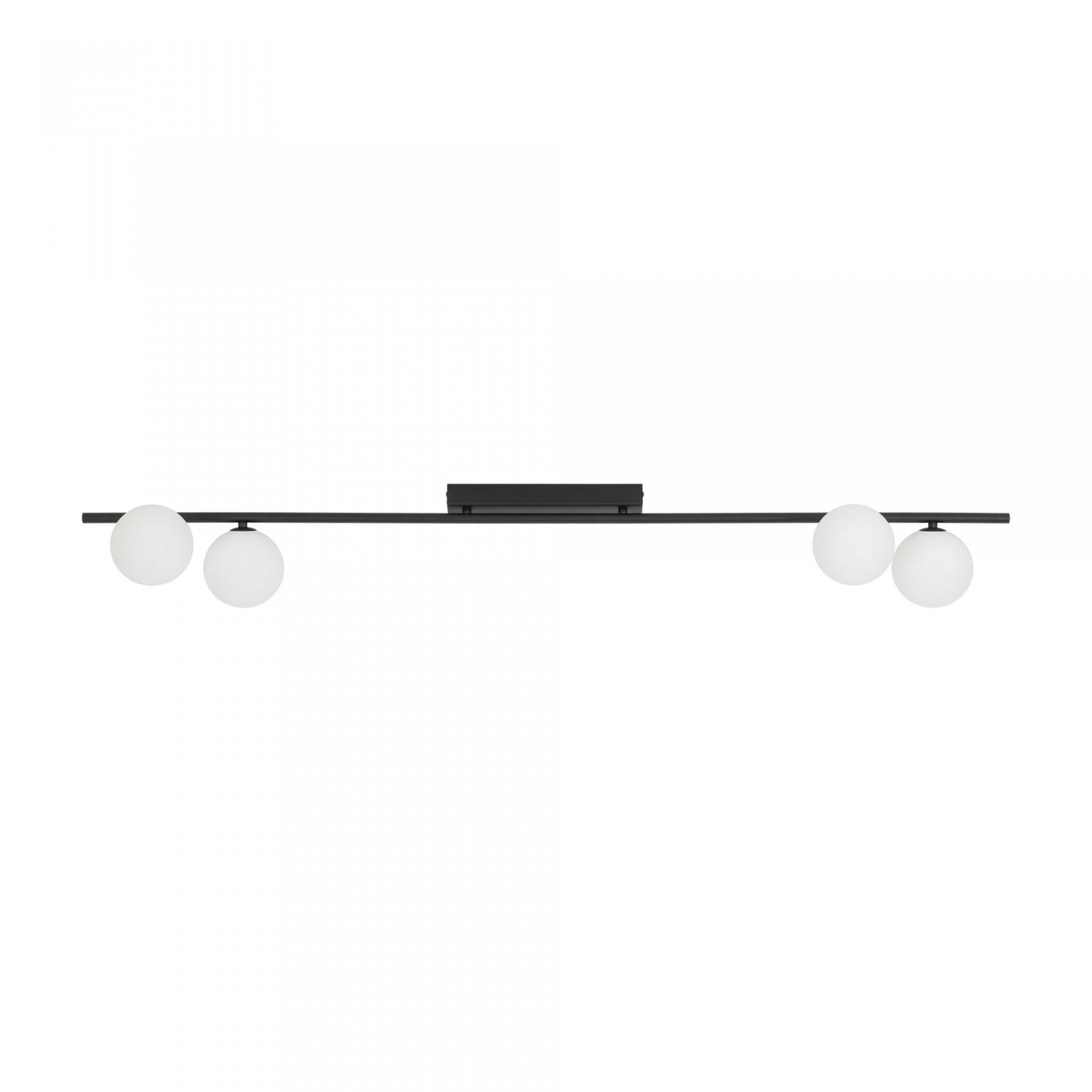 Czarna lampa sufitowa z czterema białymi kulistymi kloszami umieszczonymi na prostej listwie. Lampa ma nowoczesny, minimalistyczny design.