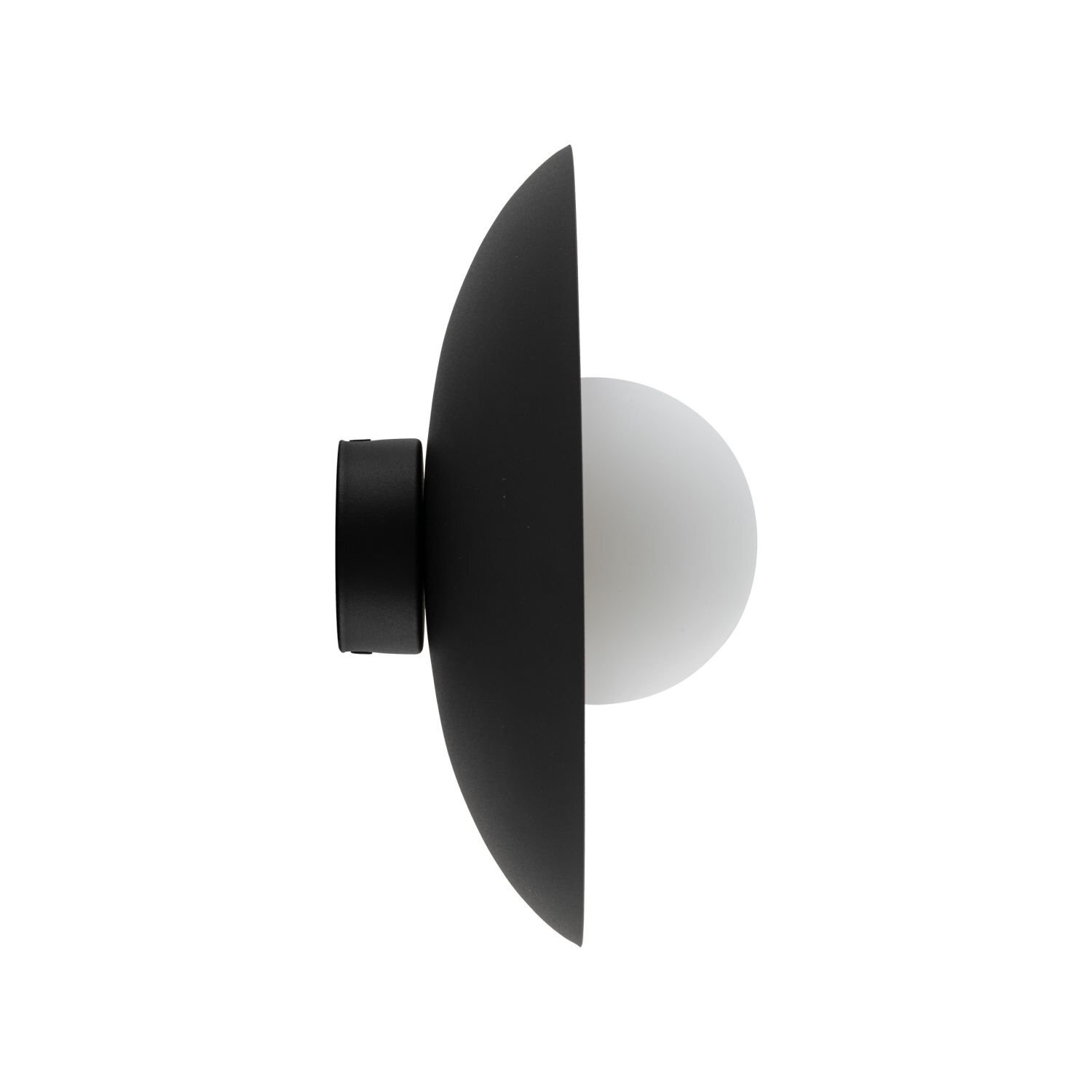 Czarno-biała lampa sufitowo-ścienna z metalowym korpusem i szklanym kloszem w kształcie kuli. Lampa ma nowoczesny design i jest przeznaczona do montażu na suficie lub ścianie.