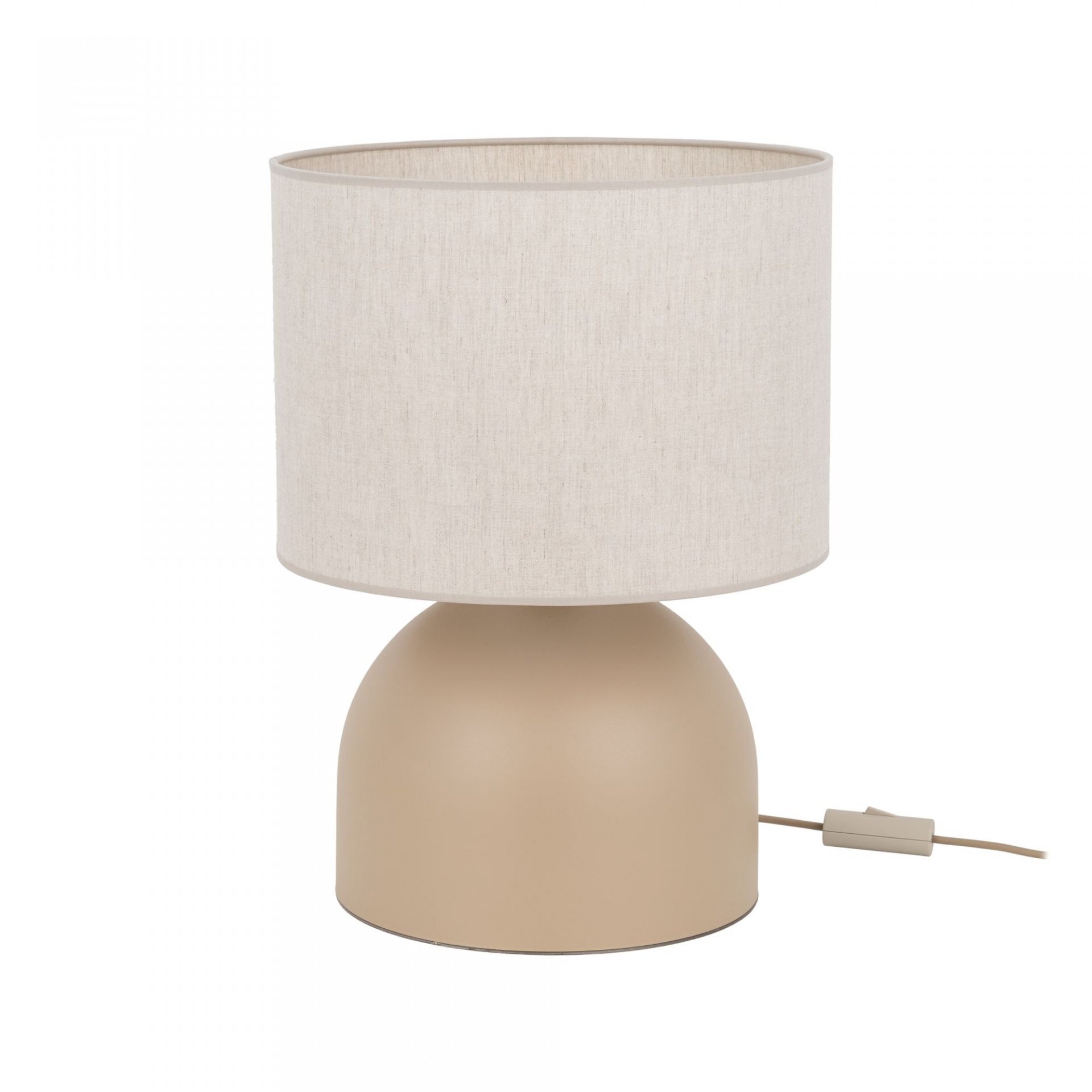 Lampa stołowa z beżowym, cylindrycznym abażurem i zaokrągloną podstawą w kolorze beżowym. Obok lampy znajduje się przewód z włącznikiem.