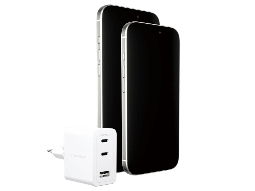 Na obrazie widoczna jest srebrno-biała ładowarka sieciowa z dwoma portami USB-C i jednym USB, obok dwóch smartfonów. Na ładowarce znajduje się napis \'70W TOTAL\' oraz logo \'PanzerGlass\'.