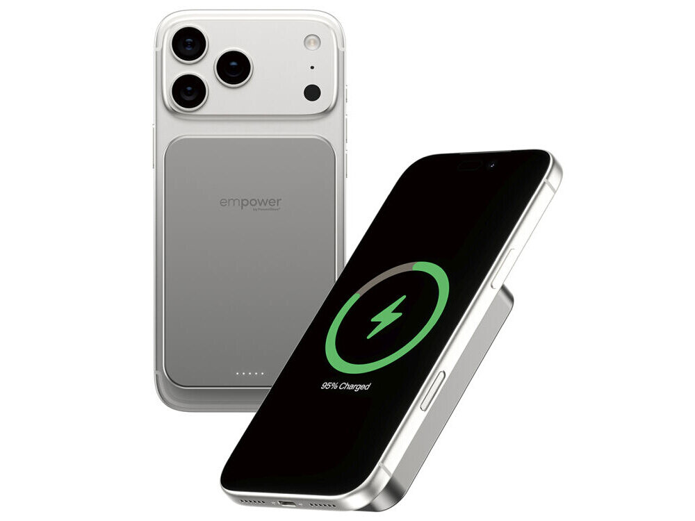 Na obrazie widoczny jest smartfon z wyświetlaczem pokazującym ikonę ładowania i napis \'95% Charged\'. Obok znajduje się powerbank z napisem \'empower\' na obudowie.