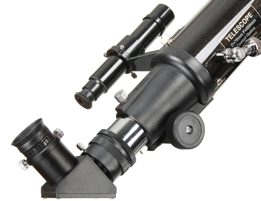 Czarny teleskop z widocznym napisem \'TELESCOPE D=70mm F=500mm Coated optics\'.