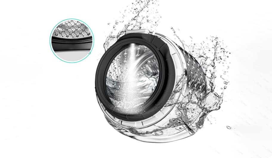 Obraz przedstawia bęben pralki zanurzony w wodzie, z widocznymi kroplami wody wokół. W lewym górnym rogu znajduje się powiększenie fragmentu bębna z otworami.