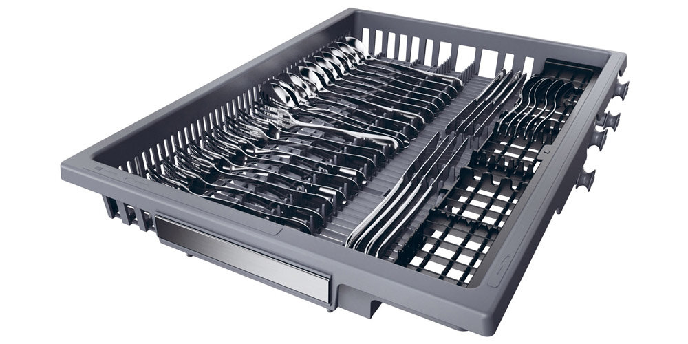 ZMYWARKA HAIER XF1C3TB1FW zdjęcie lifestyle białe tło szuflada sztućce łyżki widelce noże Trzecia szuflada dodatkowe miejsce sztućce praktyczne wykorzystanie