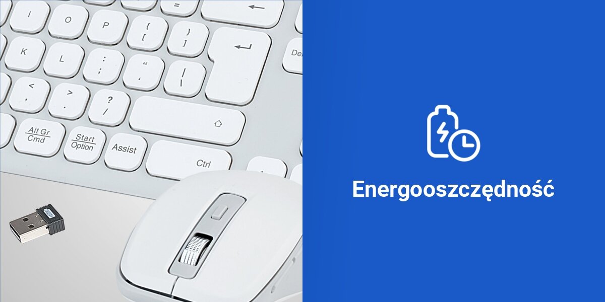 Obraz przedstawia biało-szary zestaw klawiatury i myszy z małym adapterem USB. Obok znajduje się niebieskie tło z ikoną baterii i zegara oraz napisem \'Energooszczędność\'.