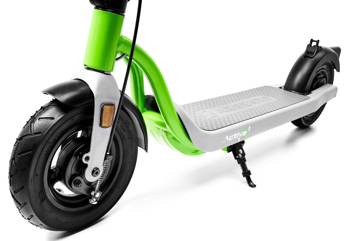 Hulajnoga elektryczna w kolorach czarno-zielono-szarym z widocznym logo \'ARGENTO\' na podeście. Na ramie znajduje się napis \'Active\'.