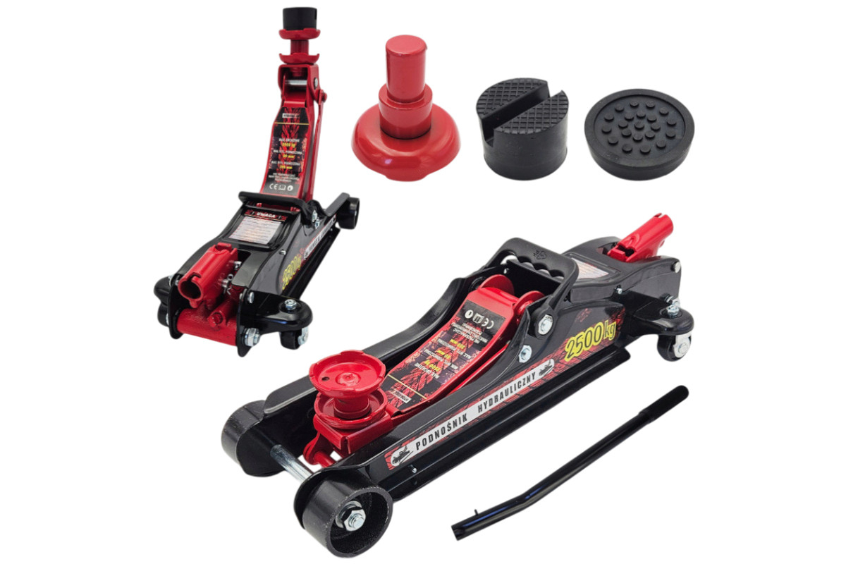 Na obrazie widoczny jest podnośnik hydrauliczny w kolorze czarno-czerwonym z napisem \'PODNOŚNIK HYDRAULICZNY 2500 kg\'. Obok podnośnika znajdują się dodatkowe akcesoria, takie jak nakładki i uchwyt.