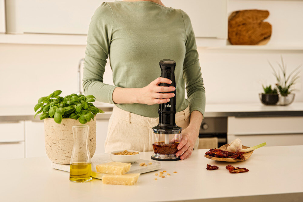 Blender BRAUN MultiQuick 3 MQ30201M Czarny  System EasyClick Plus za pomocą jednego kliknięcia zdjęcie lifestyle