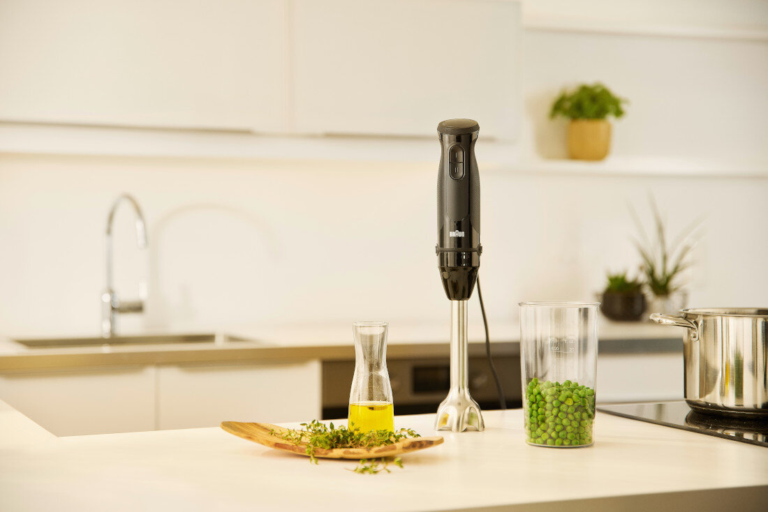 Blender BRAUN MultiQuick 3 MQ30201M Czarny Pojemnik z miarką pojemność kielich o pojemności 600 ml z przedziałką oznaczenia różnych jednostek miar  wolne od BPA