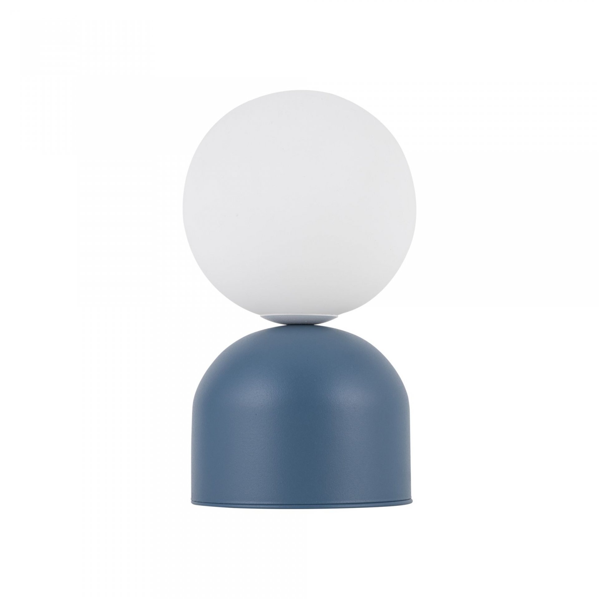 Lampka nocna stołowa z białym, kulistym kloszem i granatową podstawą. Produkt ma prosty, nowoczesny design.