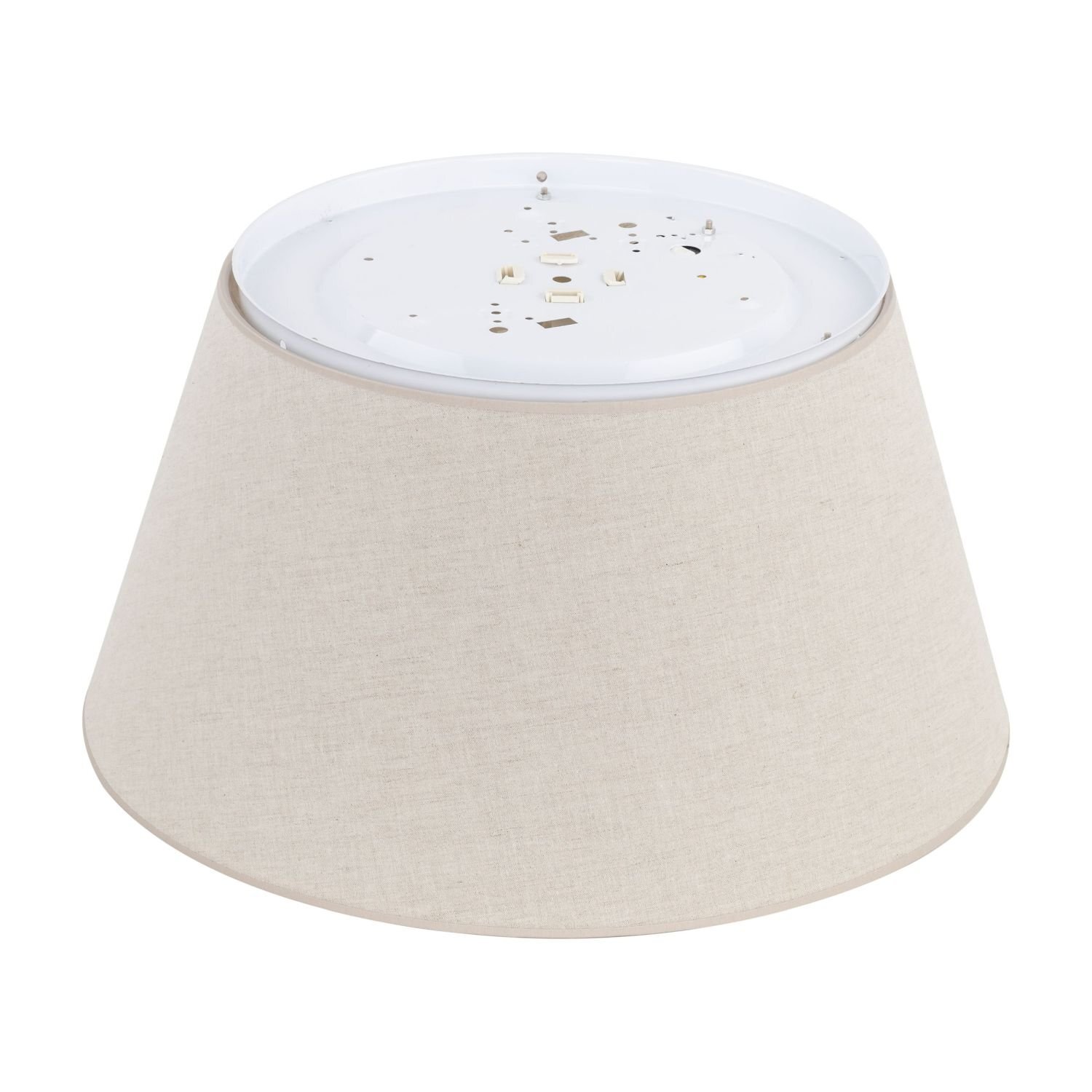 Lampa sufitowa z beżowo-białym, lnianym kloszem o stożkowym kształcie. Widoczna jest biała, metalowa podstawa z otworami montażowymi.