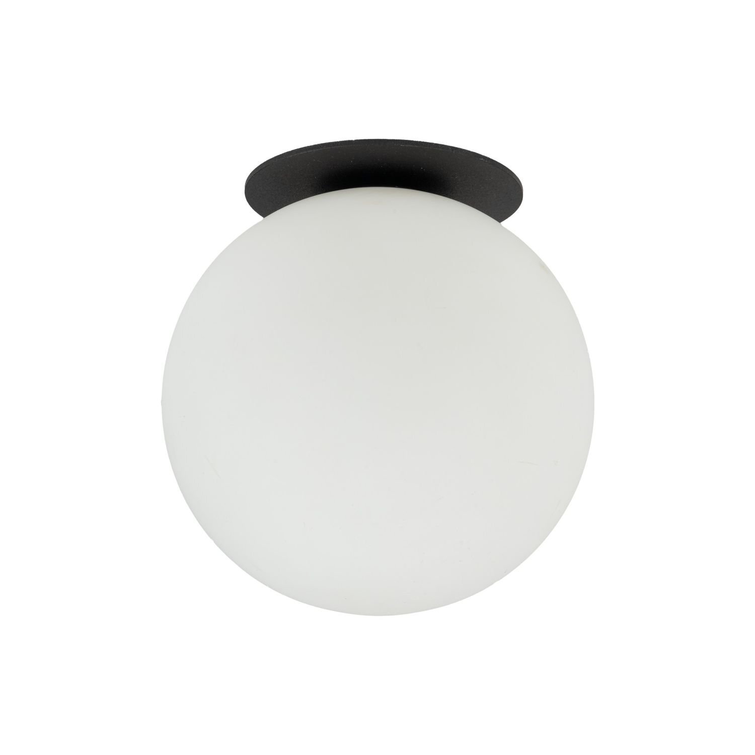 Na obrazie widoczna jest lampa sufitowa podtynkowa o kulistym, białym kloszu i czarnej podstawie. Lampa ma nowoczesny design.