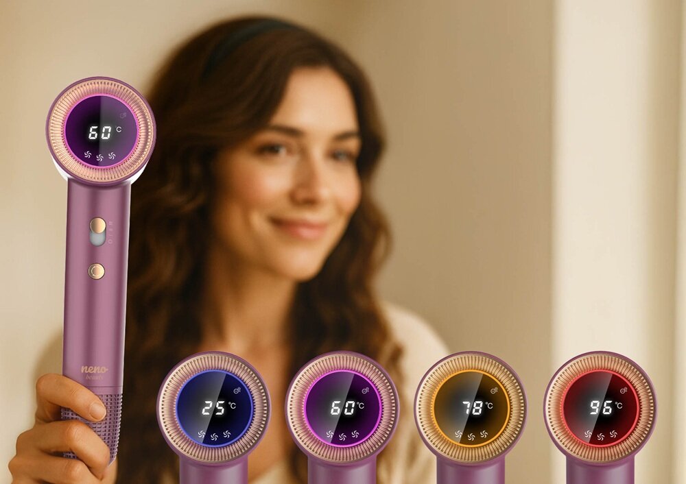 Na obrazie widoczna jest suszarka do włosów w kolorze różowym z wyświetlaczem pokazującym temperaturę 60°C. W tle znajduje się osoba, a na dole obrazu pokazane są różne ustawienia temperatury: 25°C, 60°C, 78°C, 96°C.