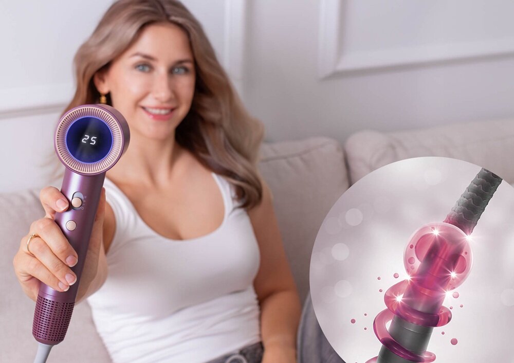 Osoba trzyma różową suszarkę do włosów z wyświetlaczem pokazującym \'25\'. Obok znajduje się grafika przedstawiająca szczegółowy widok elementu suszarki.