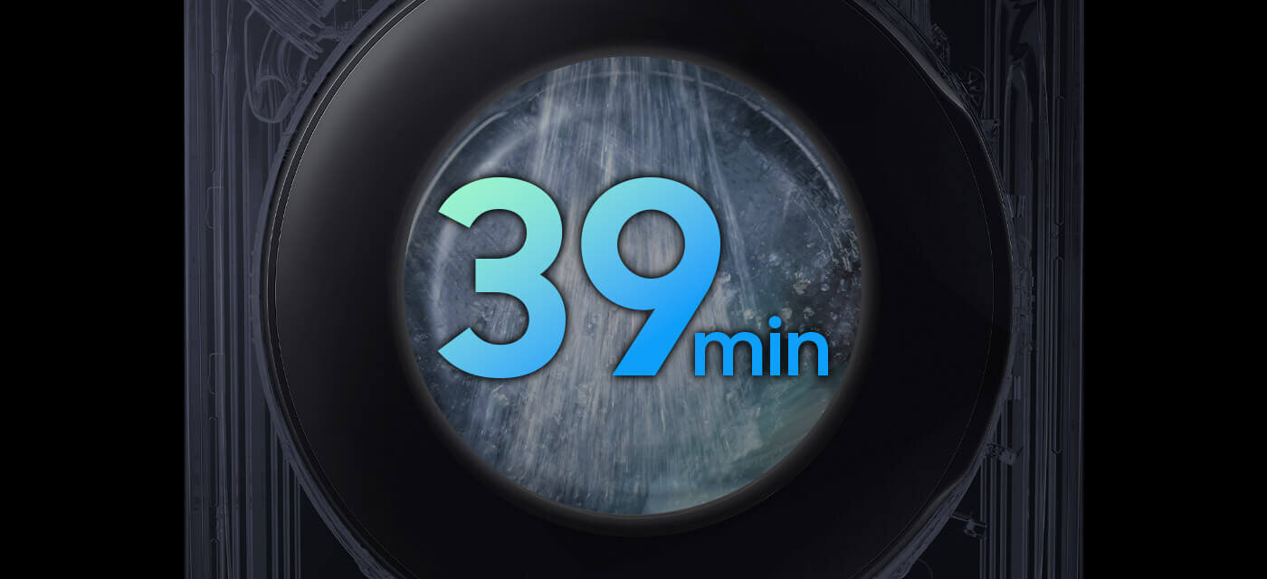 program super szybki 39 minut w pralko-suszarce Samsung WD90HG5U34BEEO Obraz przedstawia okrągłe okno pralko-suszarki z widocznym napisem \'39 min\' w kolorze niebieskim i zielonym.