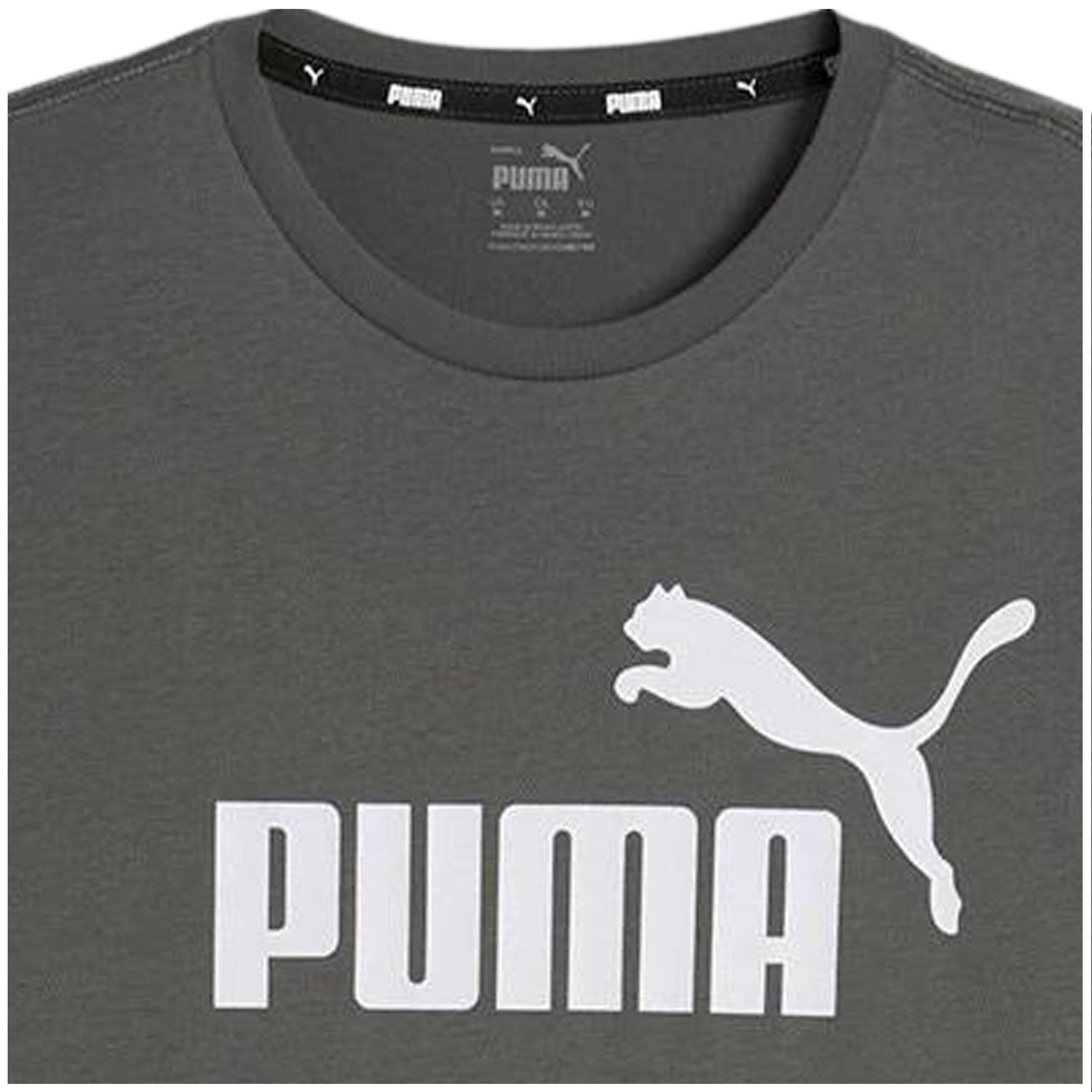 Szara koszulka z widocznym białym logo \'PUMA\' oraz sylwetką skaczącego kota. Wewnątrz kołnierza znajduje się powtórzone logo \'PUMA\'.