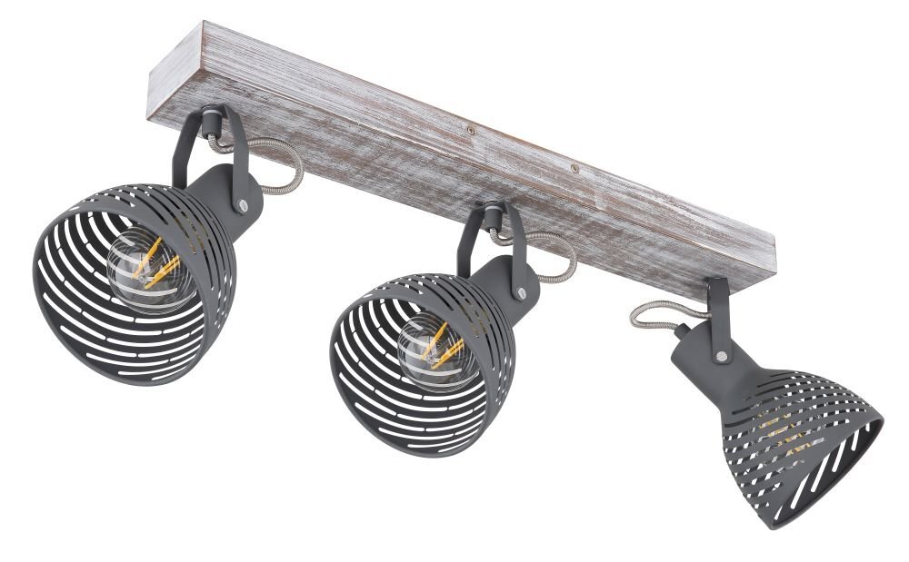 Lampa sufitowa z trzema reflektorami, wykonana z bielonego drewna i szaro-niebieskiego metalu. Klosze mają dekoracyjne wycięcia i są zamocowane na prostokątnej podstawie.