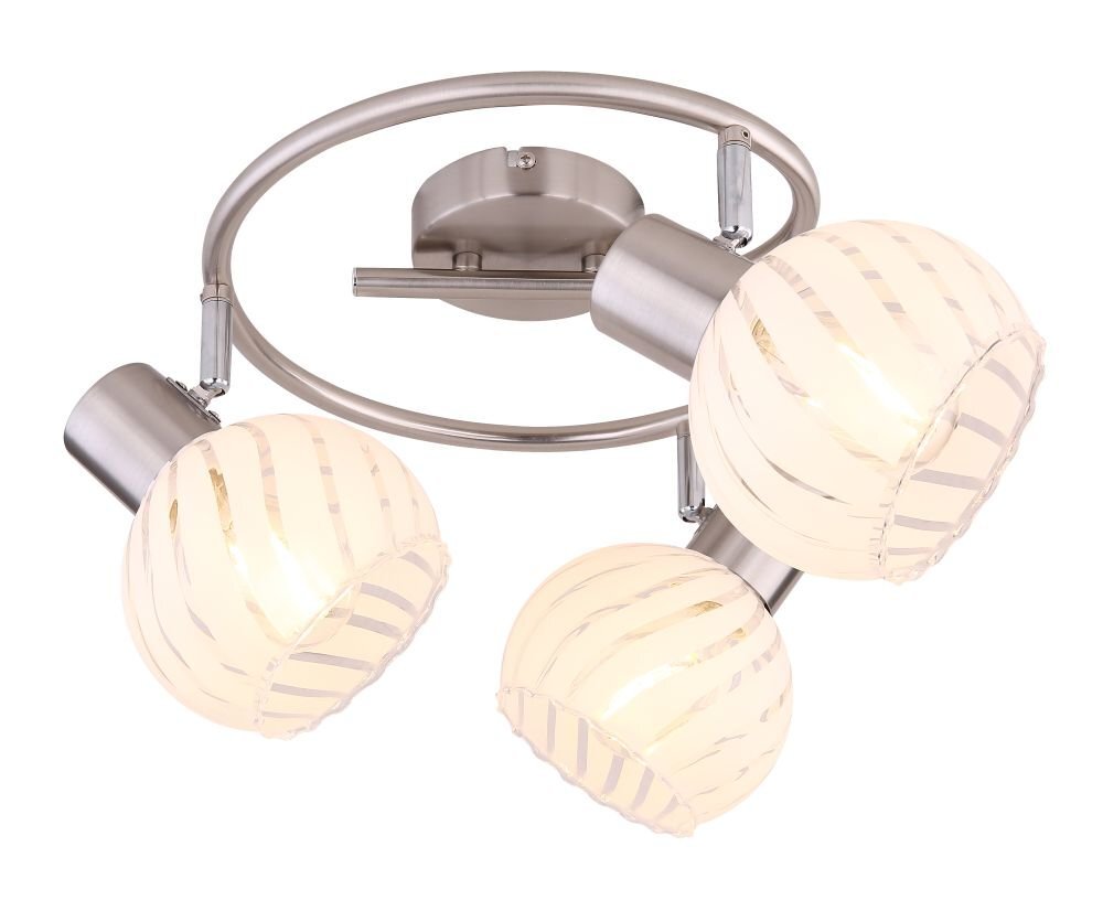 Lampa sufitowa z trzema kulistymi kloszami w kolorze białym z przezroczystymi paskami, zamontowana na metalowej konstrukcji w kolorze satynowym.