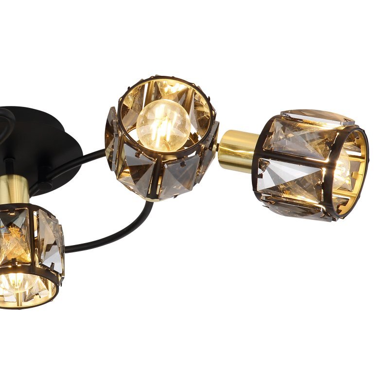 Lampa sufitowa z trzema żarówkami w oprawach z przydymionego szkła i kryształów, z elementami w kolorze czarno-złotym. Konstrukcja jest elegancka i nowoczesna.