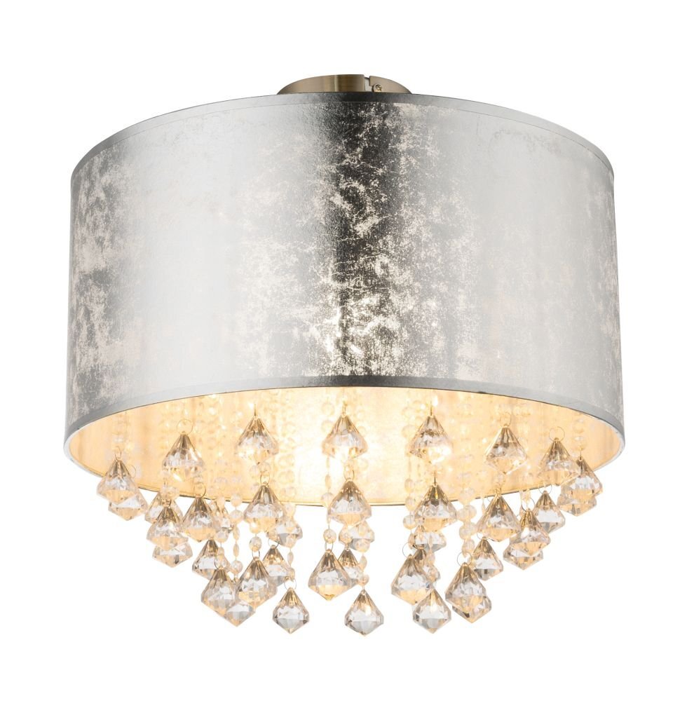 Lampa sufitowa z satynowym, srebrnym abażurem i akrylowymi kryształami zwisającymi poniżej. Światło emituje ciepły blask przez kryształy, tworząc elegancki efekt.
