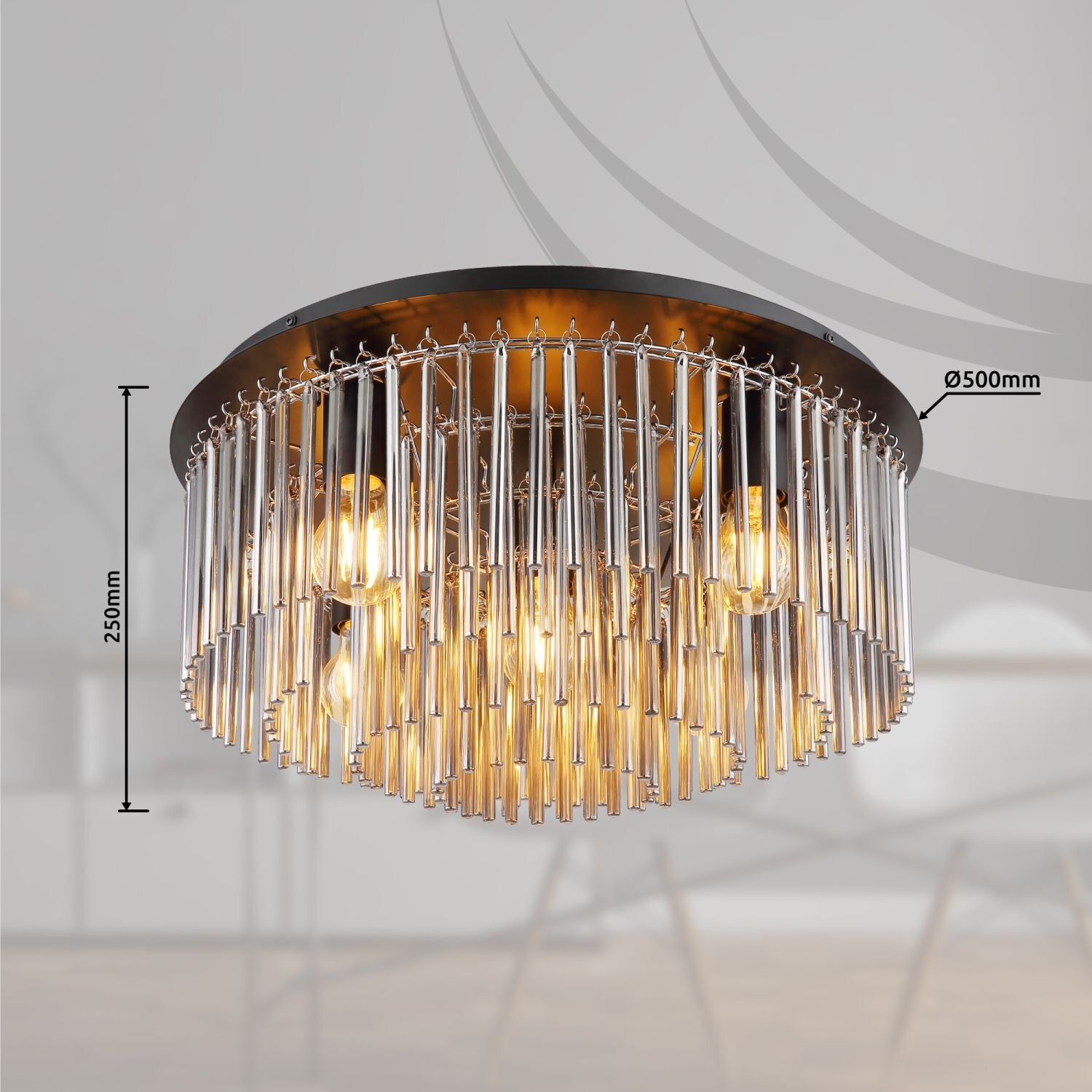 Lampa sufitowa z metalowymi prętami otaczającymi żarówki, o wymiarach 250mm wysokości i 500mm średnicy. Tło jest rozmyte, co podkreśla elegancki design lampy.