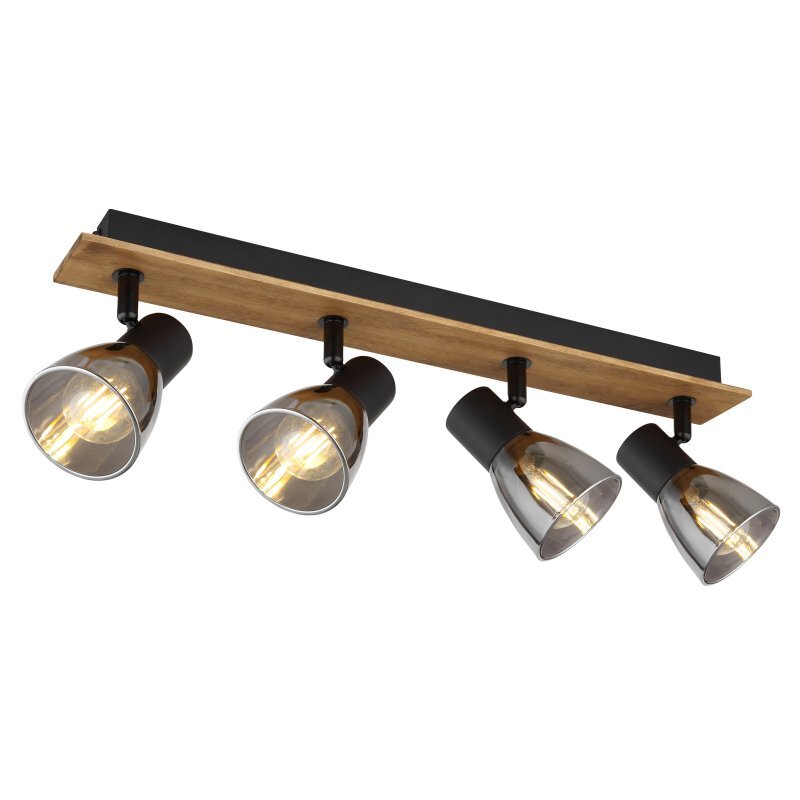 Lampa sufitowa z czterema reflektorami zamontowanymi na drewnianej listwie. Reflektory mają przydymione szklane klosze i czarne matowe wykończenie.