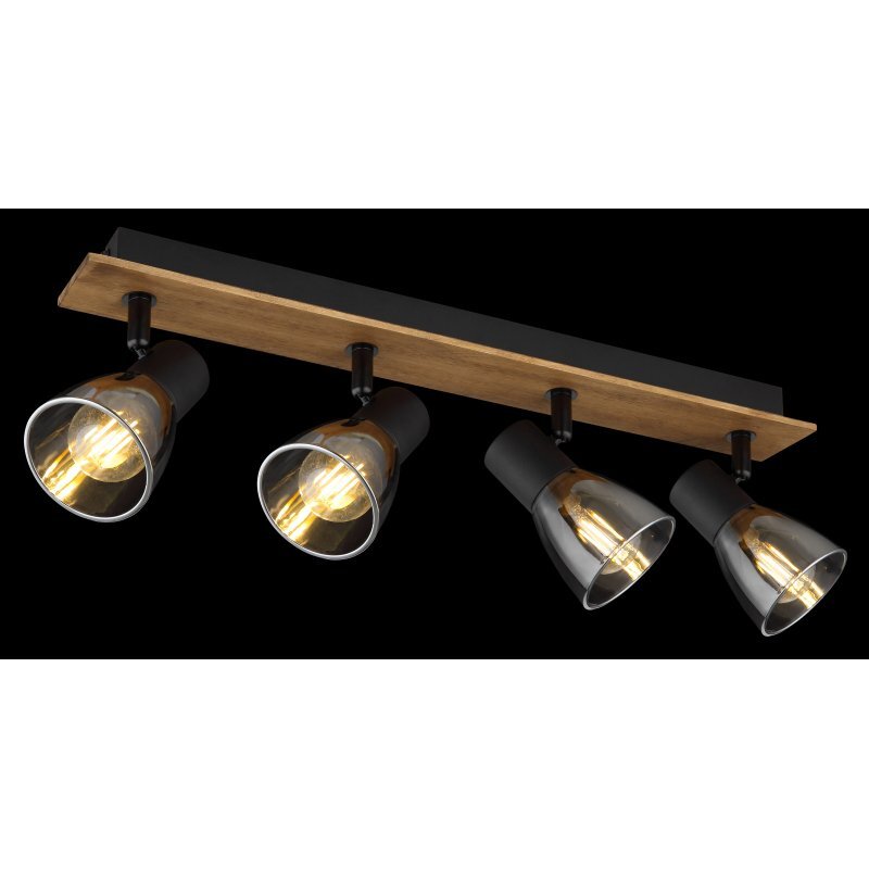 Lampa sufitowa z czterema reflektorami zamontowanymi na prostokątnej, drewnianej podstawie. Reflektory mają czarne matowe wykończenie i przydymione szklane klosze.
