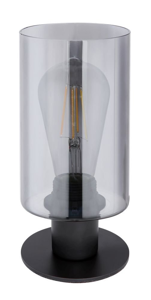 Lampa stołowa z czarną matową podstawą i przydymionym szklanym kloszem, wewnątrz widoczna żarówka typu E27.
