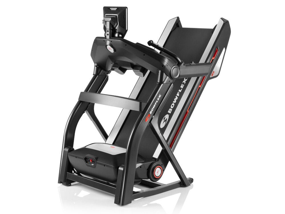 Na obrazie widoczna jest bieżnia elektryczna z logo \'BOWFLEX\' na ramie. Bieżnia ma nowoczesny design z czarnymi i czerwonymi elementami.