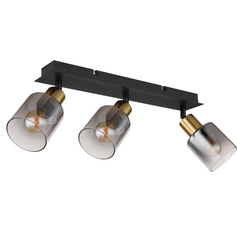 Lampa sufitowa z trzema reflektorami, każdy z przydymionym szklanym kloszem i złotym wykończeniem, zamontowana na czarnej matowej listwie.