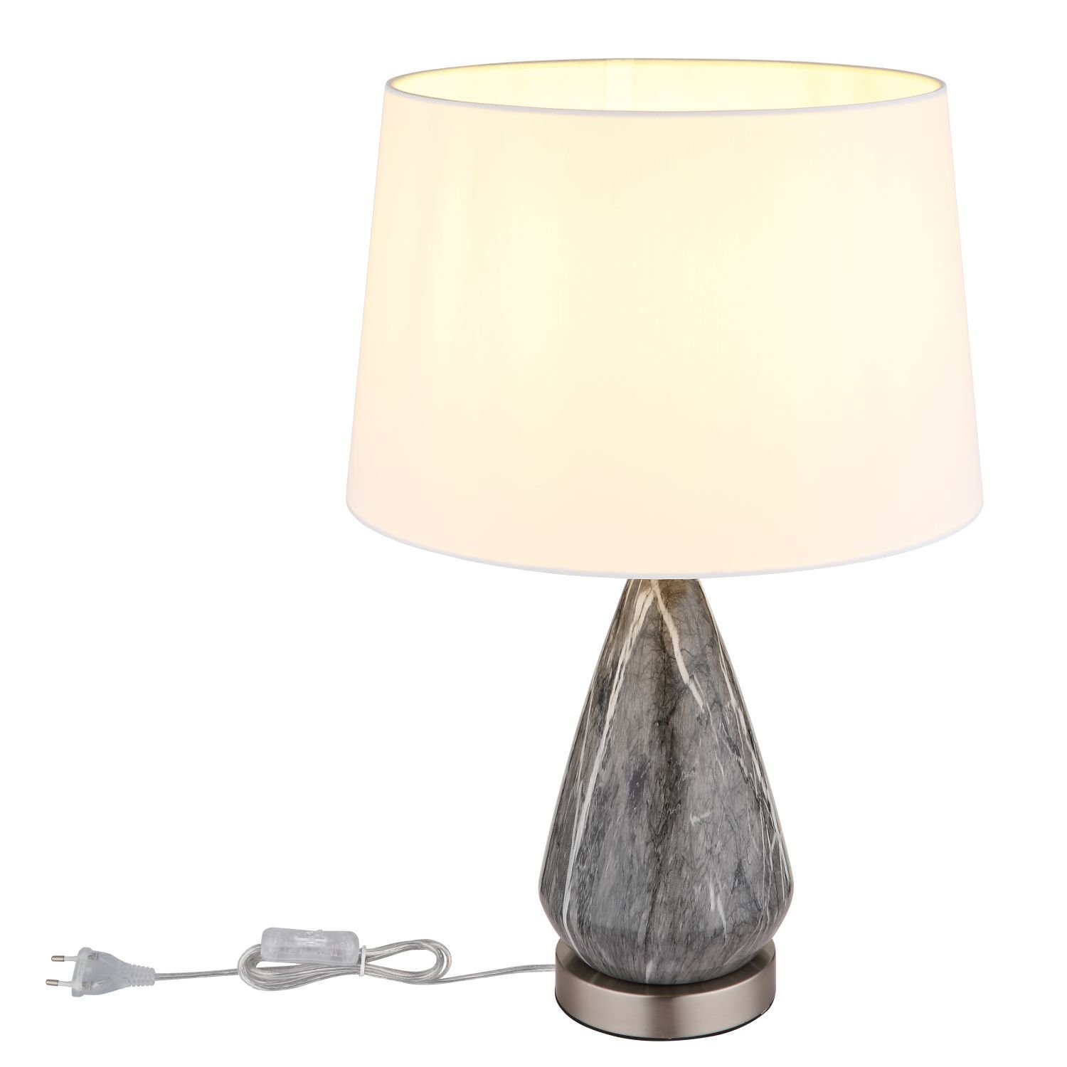 Lampa stołowa z białym abażurem i podstawą imitującą marmur, wyposażona w przezroczysty przewód z wtyczką.