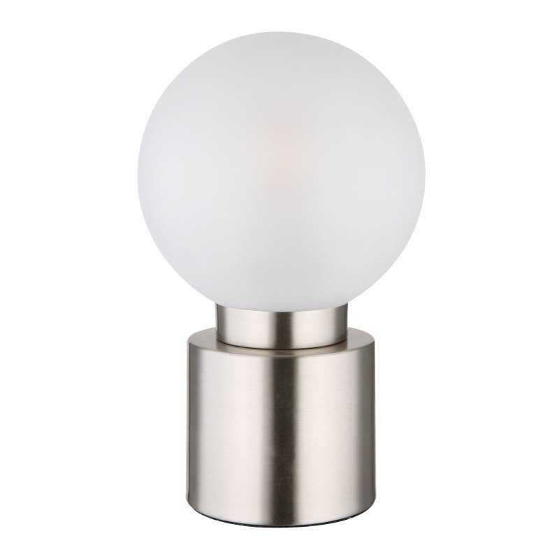 Lampa stołowa z matowym niklowym korpusem i kulistym kloszem z opalowego szkła. Lampa posiada cylindryczną podstawę i jest wyposażona w przełącznik na kablu.