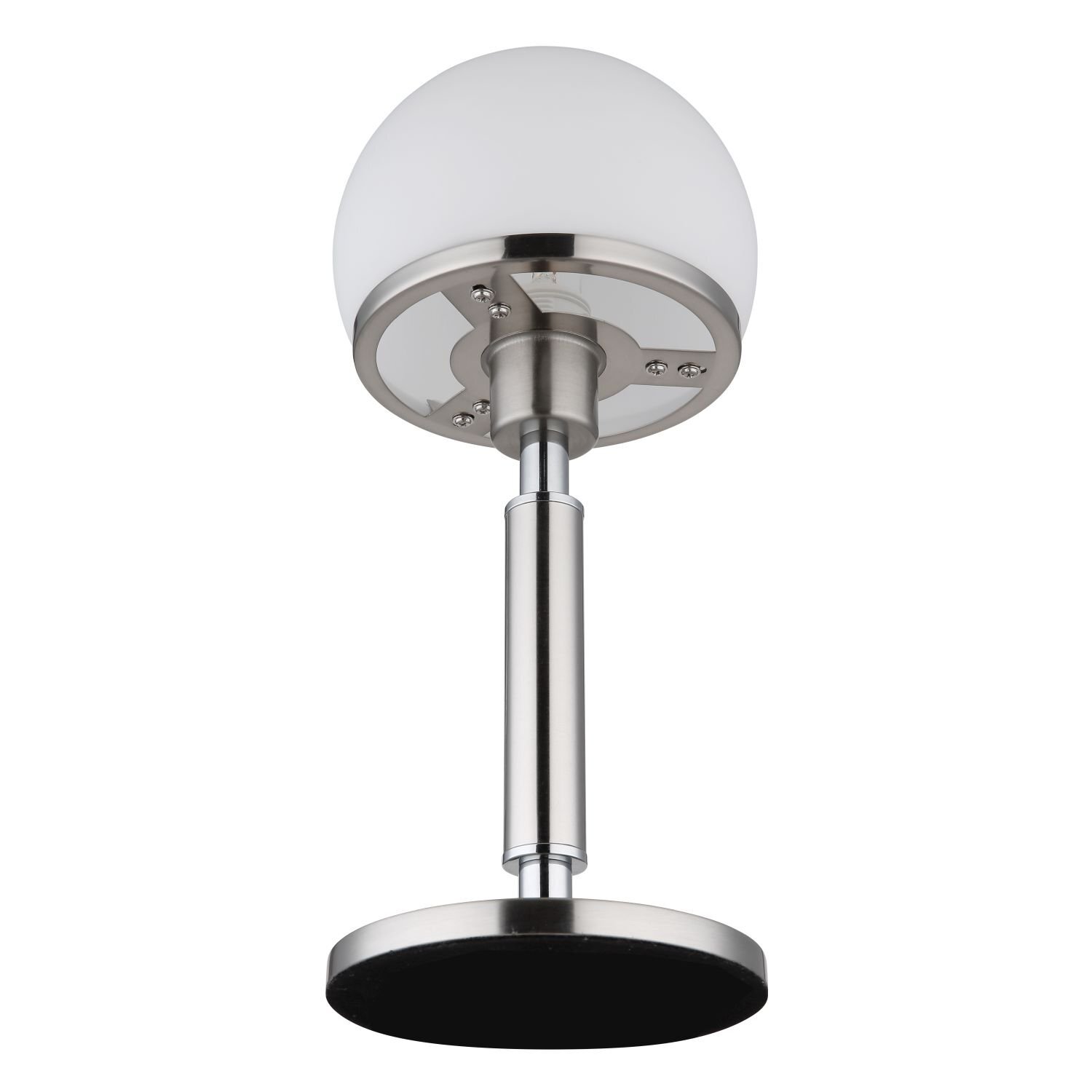 Lampa stołowa z okrągłym, białym kloszem i metalową podstawą w kolorze srebrnym. Konstrukcja jest nowoczesna i elegancka.