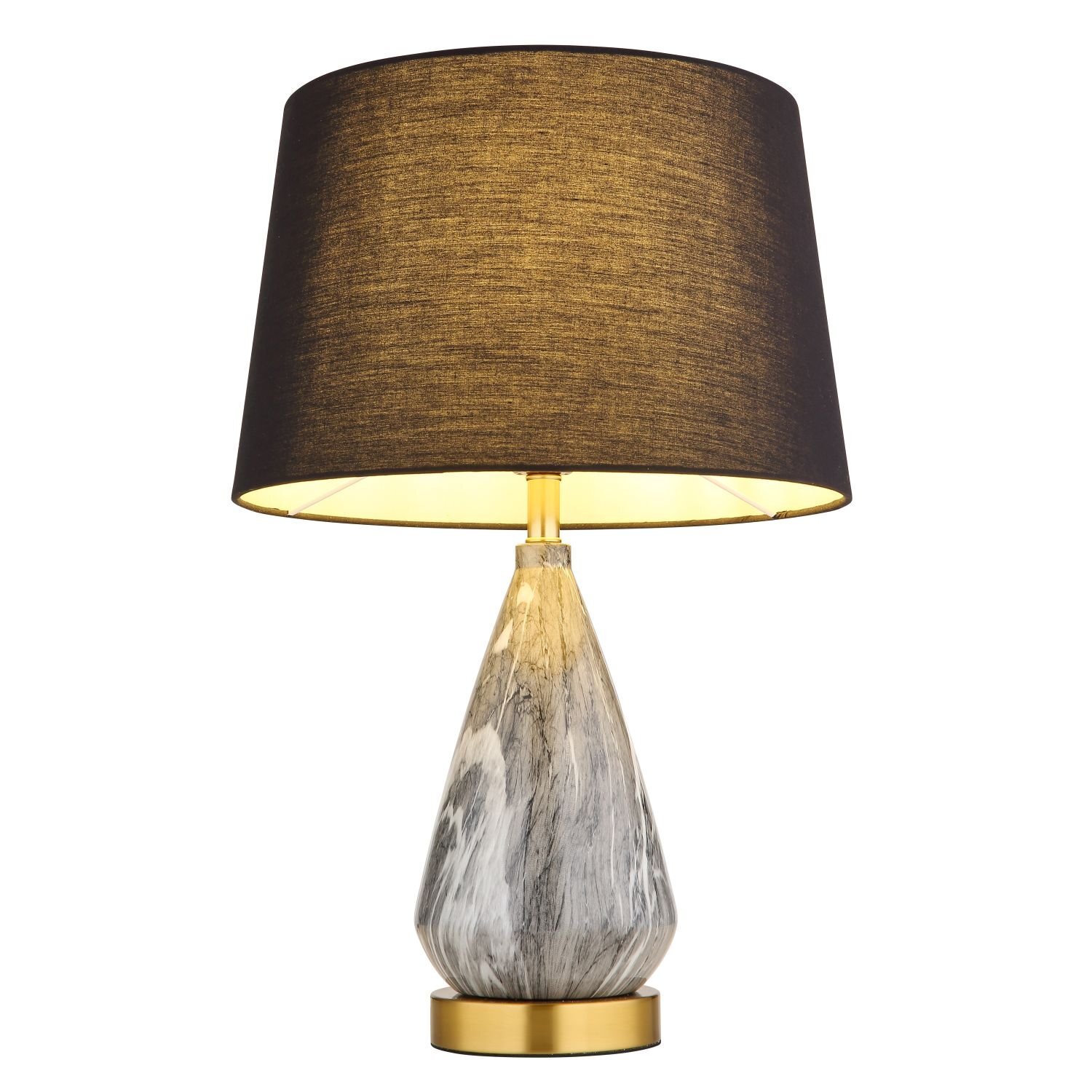 Lampa stołowa z ciemnym abażurem i podstawą o marmurowym wzorze, osadzona na złotej podstawie. Elegancki design odpowiedni do salonu lub sypialni.