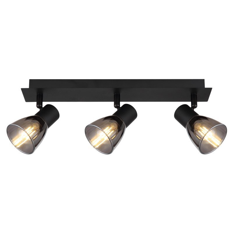 Lampa sufitowa z trzema reflektorami w czarnym matowym wykończeniu i przydymionym szkle. Każdy reflektor zawiera widoczną żarówkę typu E14.