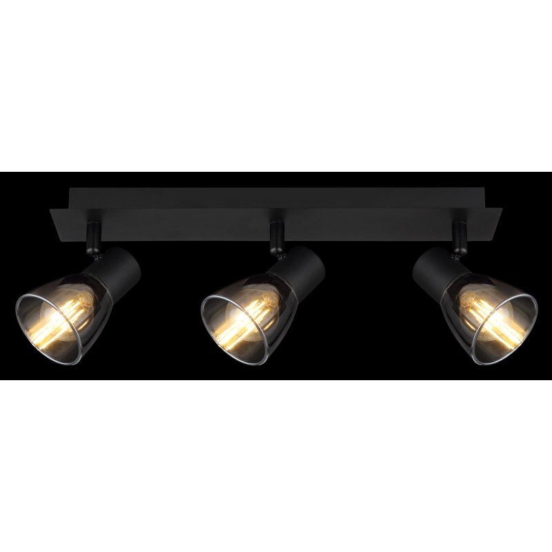 Lampa sufitowa z trzema reflektorami w czarnym matowym wykończeniu, z przydymionym szkłem, zamontowana na prostokątnej podstawie. Każdy reflektor zawiera widoczną żarówkę E14.