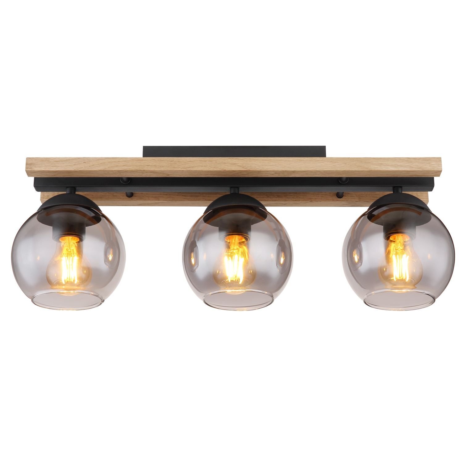 Lampa sufitowa z trzema szklanymi kloszami w kształcie kul, zamontowana na drewnianej listwie. Każdy klosz zawiera żarówkę emitującą ciepłe światło.