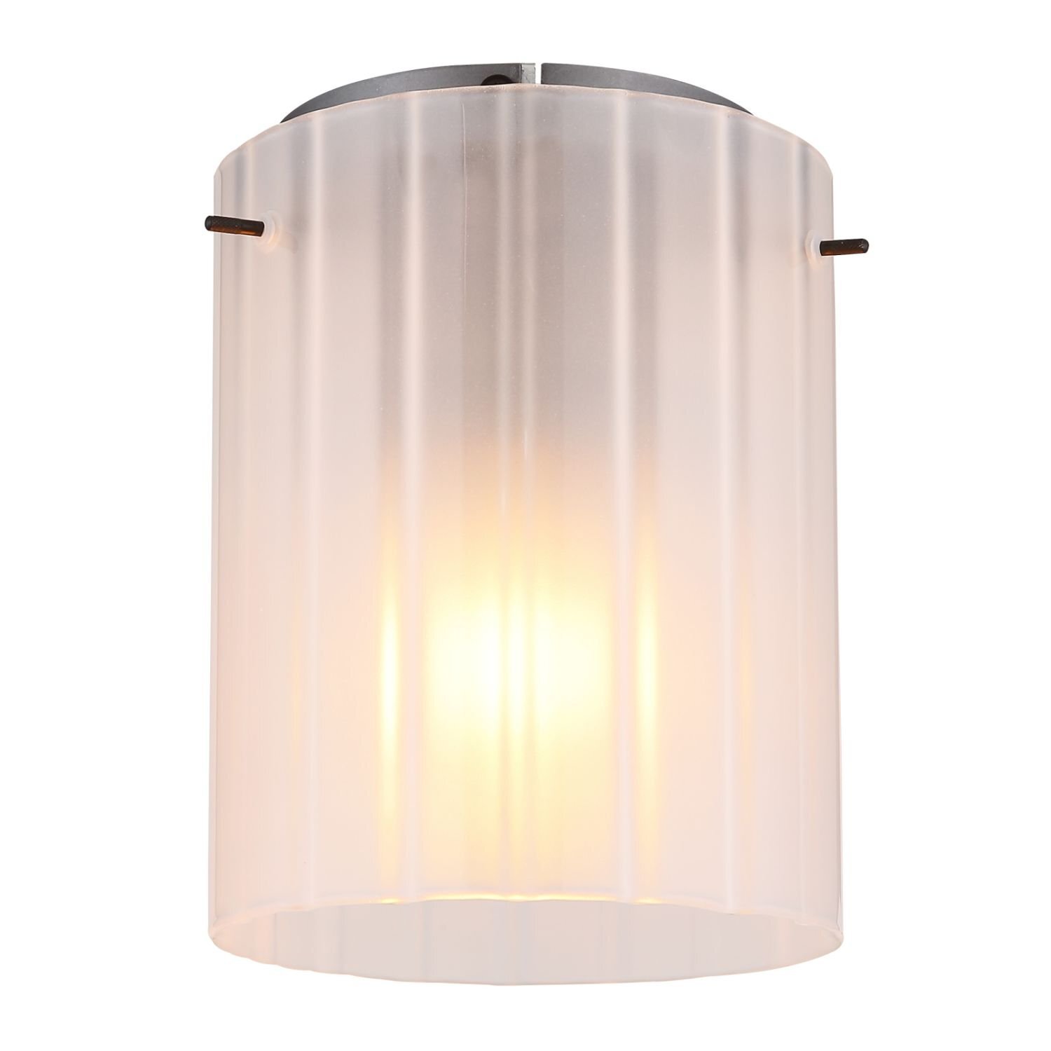 Lampa sufitowa z ryflowanym kloszem, emitująca ciepłe światło. Klosz jest cylindryczny i wykonany z przezroczystego materiału.